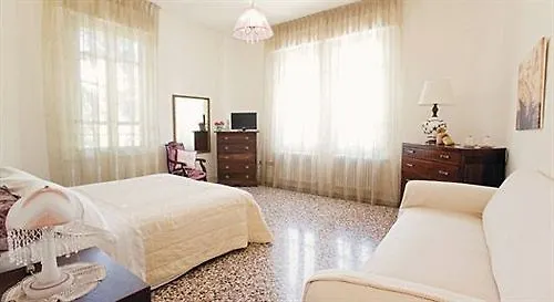 Casa Dei Grilli فندق مبيت وإفطار 4*