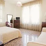 Casa Dei Grilli ベッド・アンド・ブレックファスト 4*
