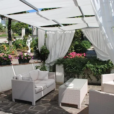 Casa Dei Grilli Bed & Breakfast 4*